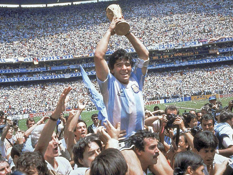 الأسطورة الارجنتيني دييغو أرماندو مارادونا