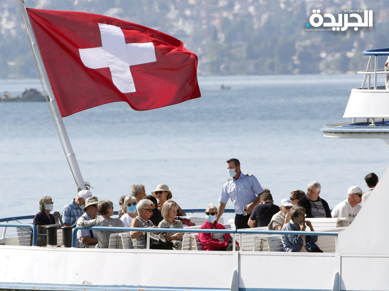 مازال يقوم الكثير من السويسريين بالخروج الى الاماكن المزدحمة