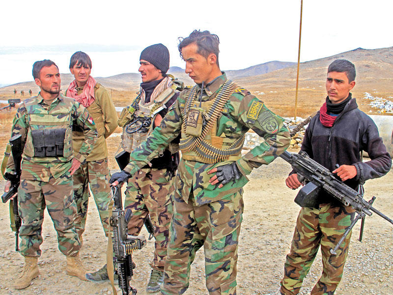 قُتل 34 شخصاً على الأقل في تفجيرين انتحاريين منفصلين في أفغانستان