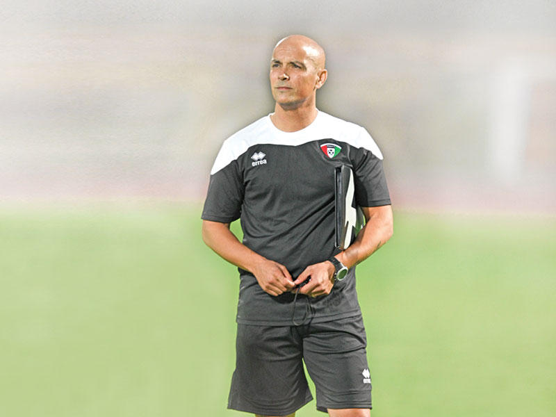 مدرب المنتخب الوطني الأول لكرة القدم كاراسكو