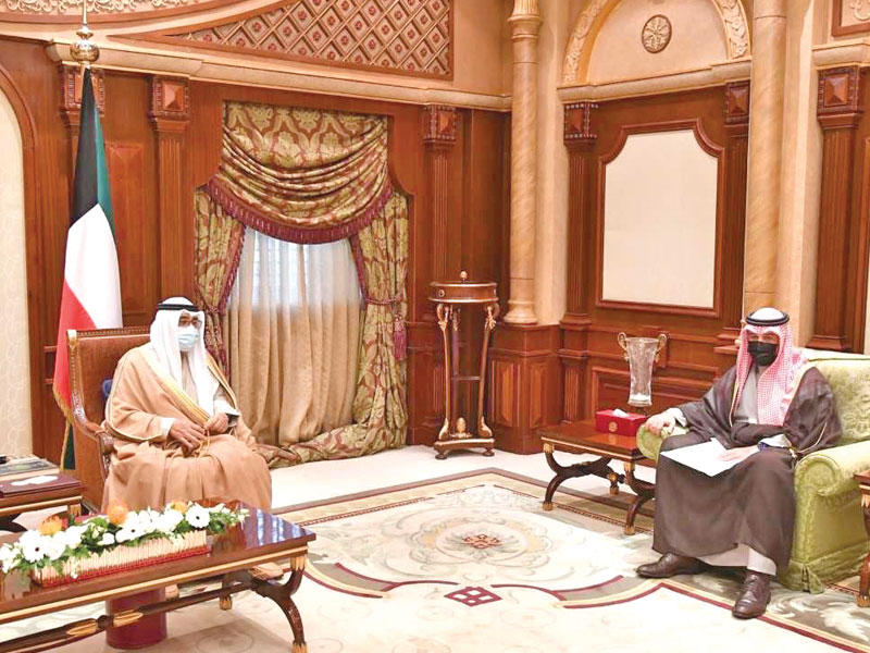ولي العهد مستقبلاً وزير الداخلية أمس