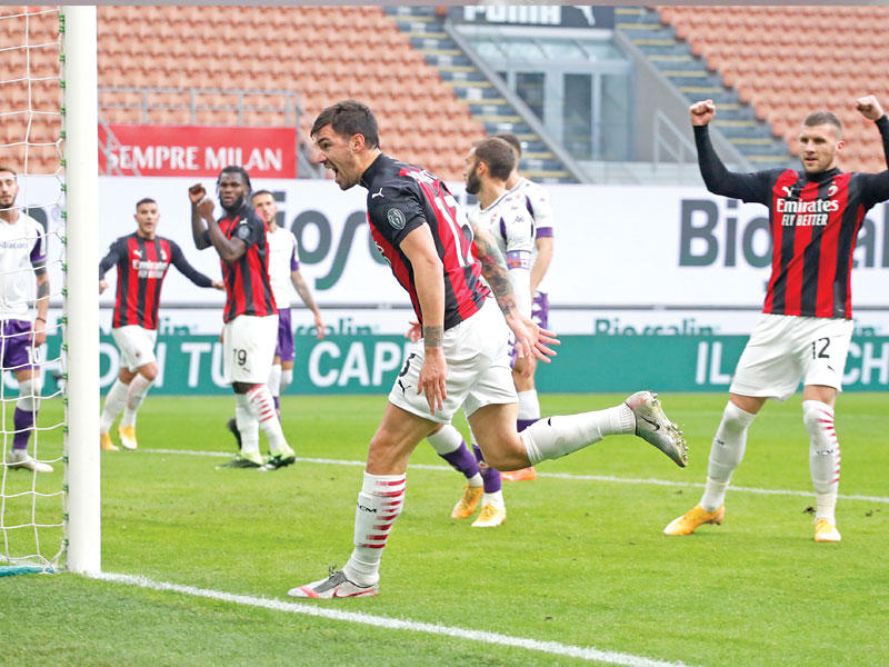 رومانيولي نجم ميلان يحتفل بهدفه