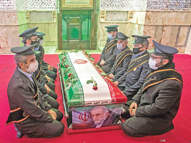 جانب من مراسم دفن فخري زاده في طهران أمسt(أ ف ب)