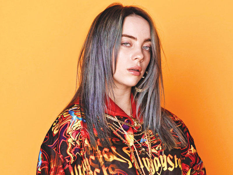 بيلي إيليش تجهز 16 أغنية - جريدة الجريدة الكويتية