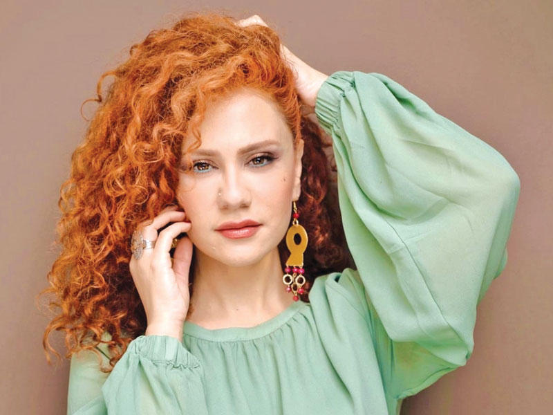 الفنانة السورية الأرمينية لينا شماميان 