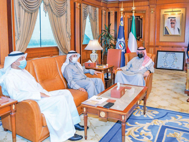 نائب رئيس مجلس الوزراء وزير الداخلية، أنس الصالح مستقبلاً الأمين العام لمجلس التعاون لدول الخليج العربية الدكتور نايف الحجرف أمس