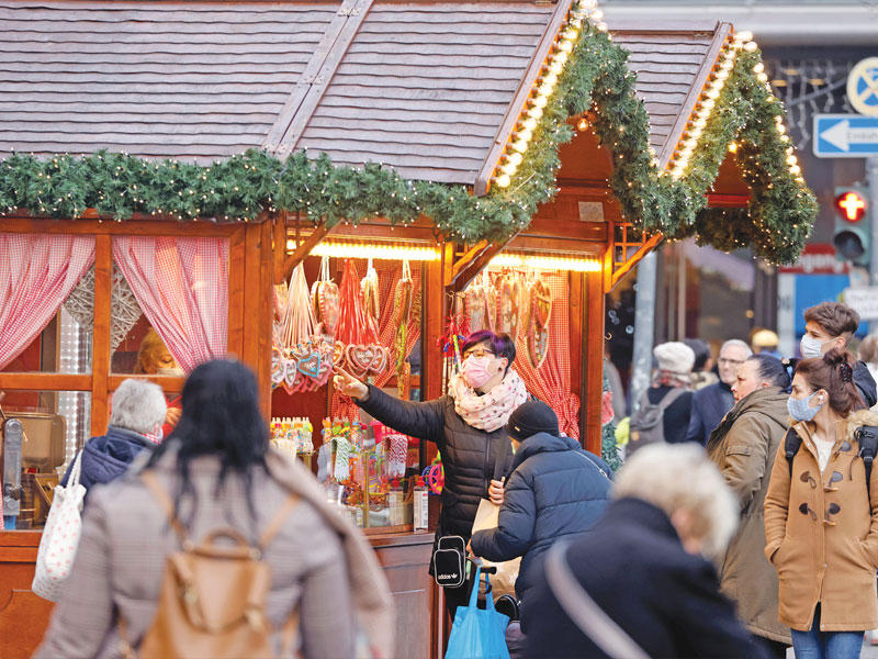 أجواء عيد الميلاد في برلين وسط إجراءات فيروس كورونا    (رويترز)
