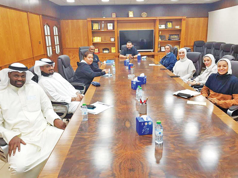 جانب من اجتماع اتحاد اليد مع اللجنة النسائية 