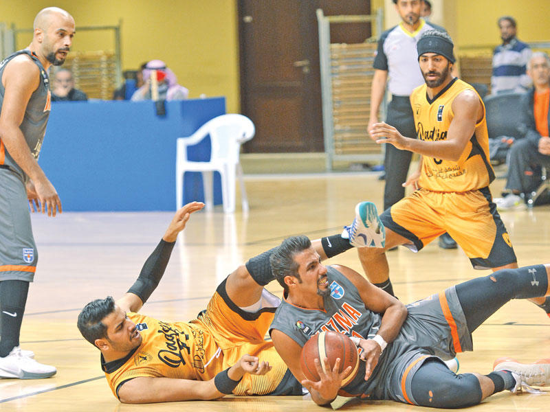 اشتباك وسقوط خلال مباراة كاظمة والقادسية