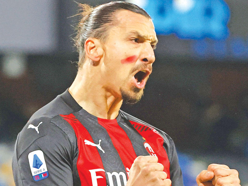 زلاتان إبراهيموفيتش مهاجم وقائد ميلان الإيطالي 