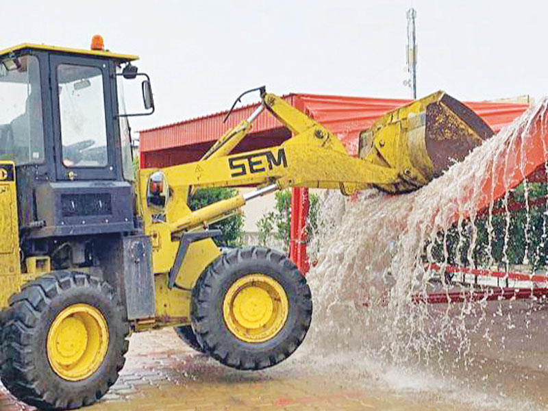 جانب من الإزالات في الشويخ الصناعية 