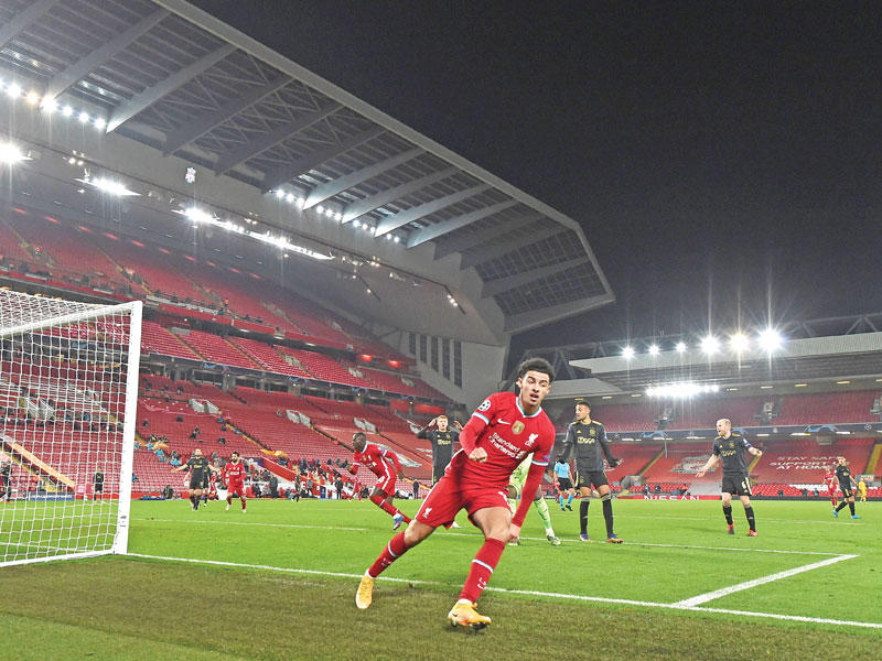 جونز نجم ليفربول يحتفل بهدفه