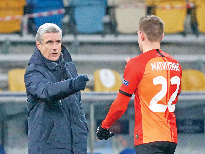 المدرب البرتغالي لشاختار دونيتسك الأوكراني لويس كاسترو