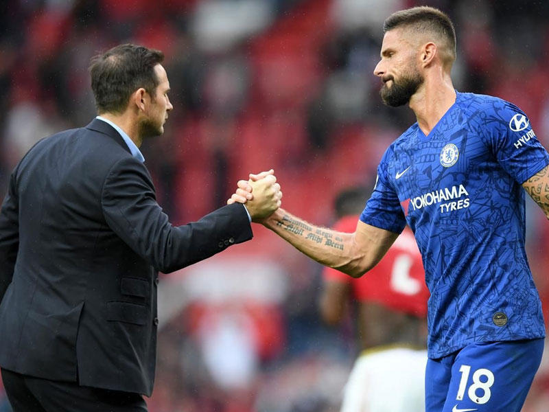 المهاجم الفرنسي أوليفييه جيروفرانك مع لامباردالمدير الفني لتشلسي الإنكليزي