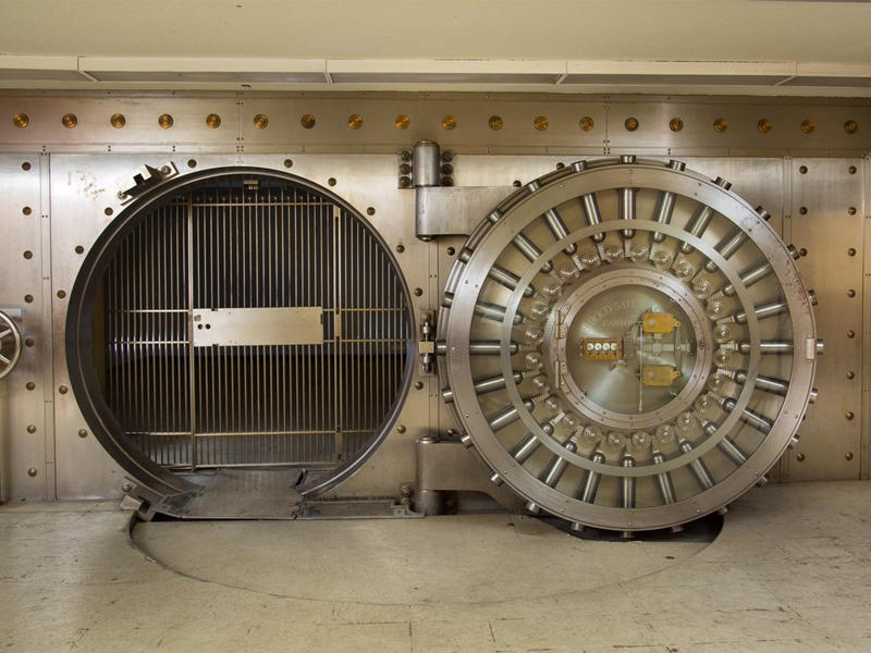 20 حرامياً يسرقون خزنة فارغة بعملية سطو ضخمة على مصرف في مدينة كاميتا بشمال البرازيل