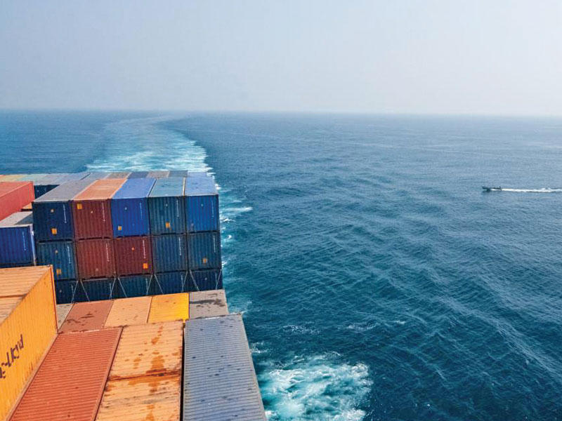 توجه عُماني لإلغاء «عدم الممانعة» للوافدينn