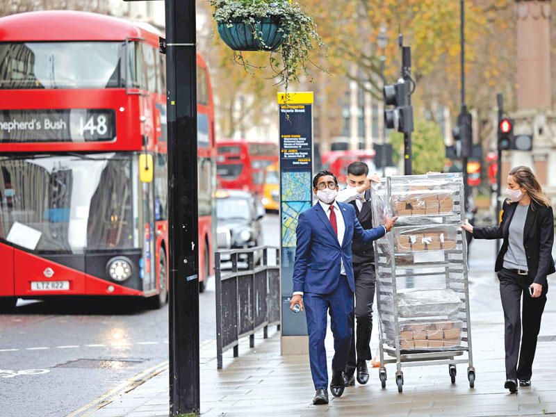 مفاوضات «بريكست» تتعثر وباريس تلوّح بـ «الفيتو»