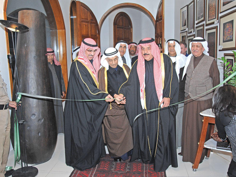 عند افتتاح معرض قاسم الياقوت