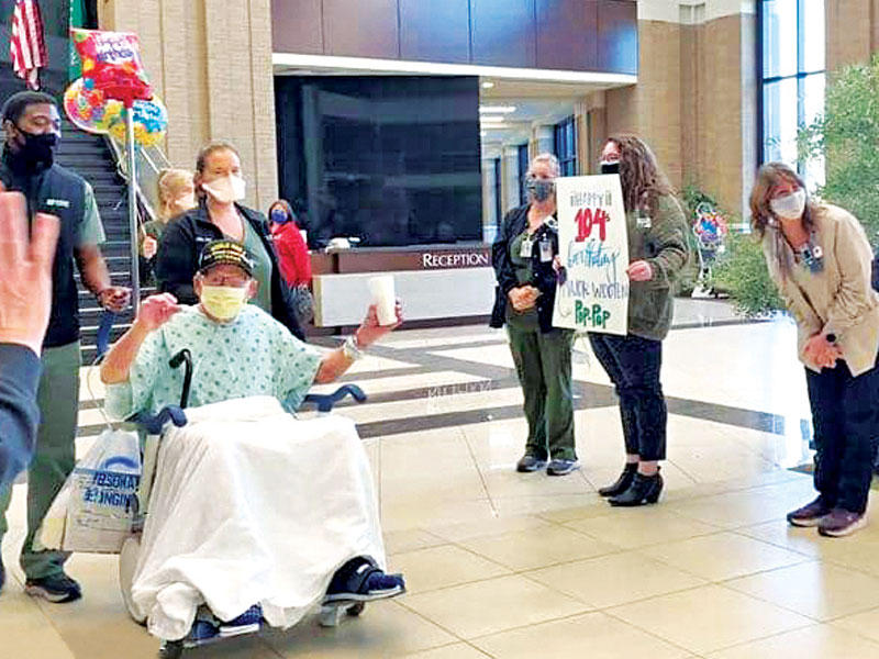 يهزم «كورونا» وهو في الـ 104