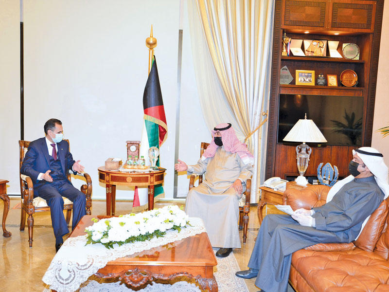  نائب وزير الخارجية خالد الجارالله  أثناء استقباله السفير الأردني أمس