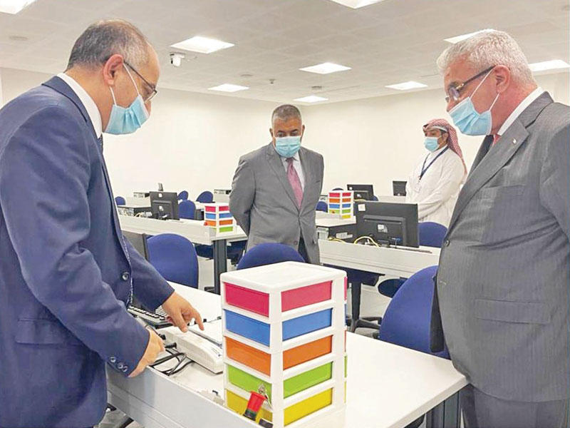  طهبوب خلال جولته في الجامعة