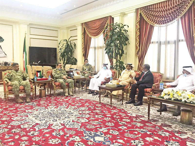  وفد الجامعة خلال زيارته لمقر الحرس الوطني