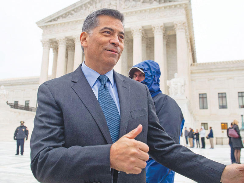 بيسيرا خارج المحكمة العليا في 12 نوفمبر  (أ ف ب)