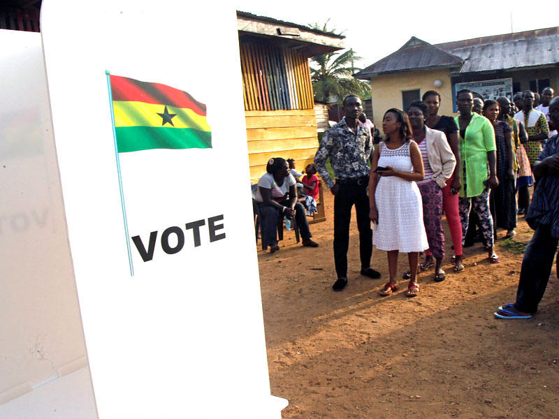 الناخبون الغانيون يصوتون لاختيار رئيس البلاد المقبل