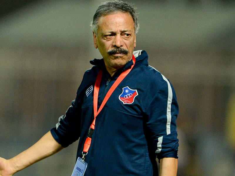 المدير الفني لفريق الكويت لكرة القدم محمد عبدالله 