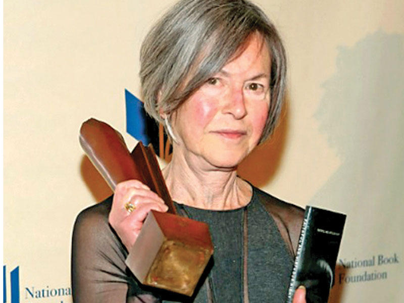 الشاعرة الأميركية لويز جلوك