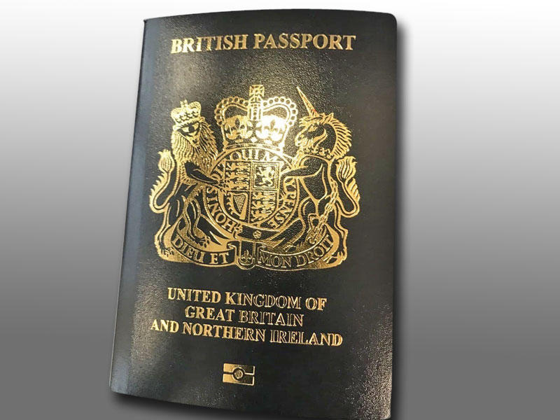 بريطانيا تصدر جواز السفر الجديدة باللون الأسود