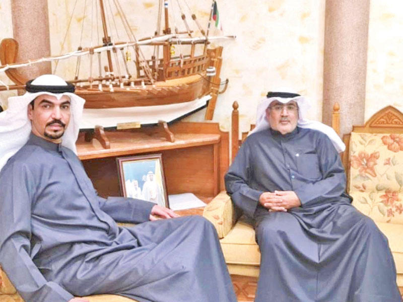 النائبان د.علي القطان وأحمد الحمد خلال اجتماعهما