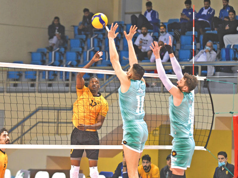 ضربة ساحقة من سعد صالح وحائط صد عرباوي  «تصوير عوض التعميري»