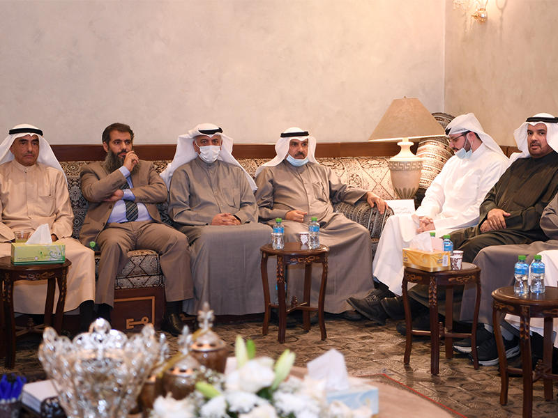 صورة من الاجتماع النيابي الذي استضافه ديوان النائب عبدالكريم الكندري أمس وحضره 37 نائباً