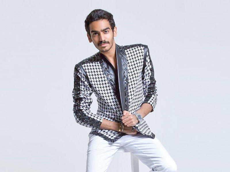 المطرب حسن العطار 