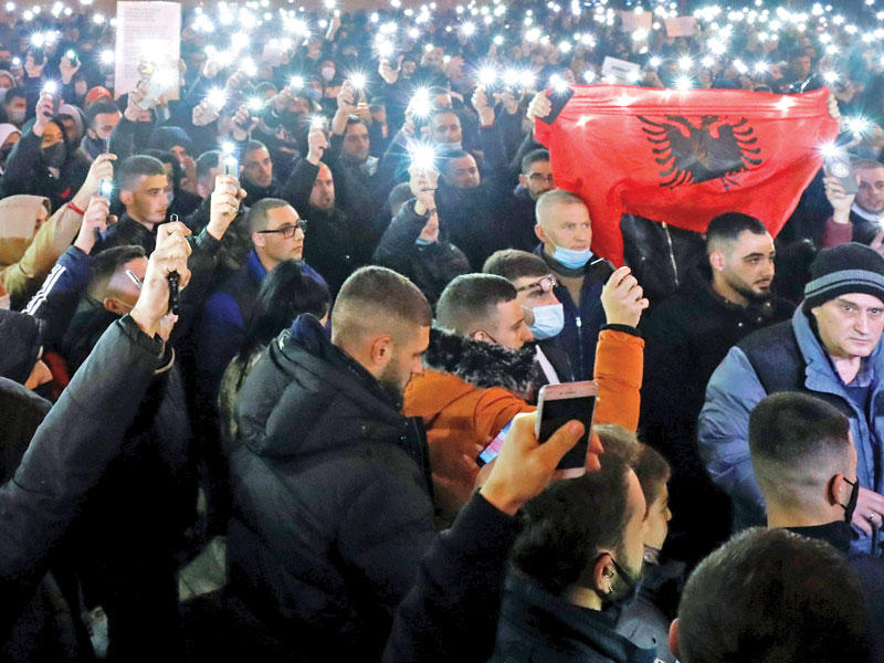 احتجاج بسبب إطلاق الشرطة النار على شاب في مدينة تيرانا الألبانية 