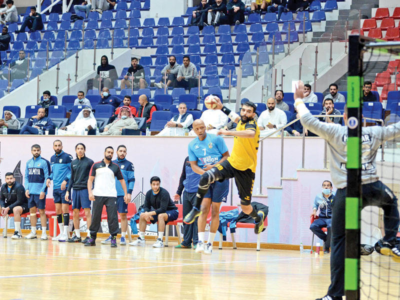 جانب من مباراة السالمية والقادسية 