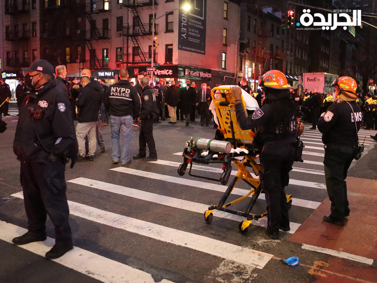 نقل المصابين من موقع الحادث