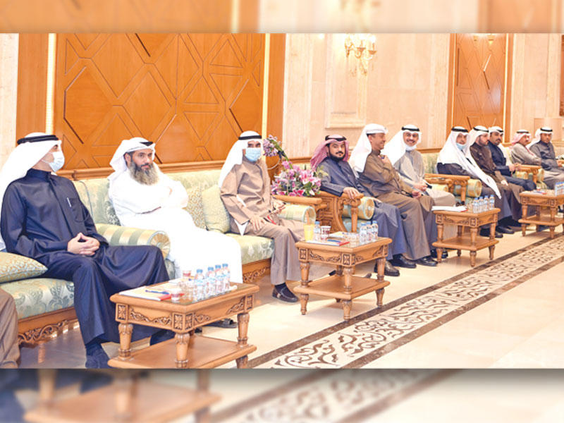 جانب من اجتماع النواب عند الخليفة