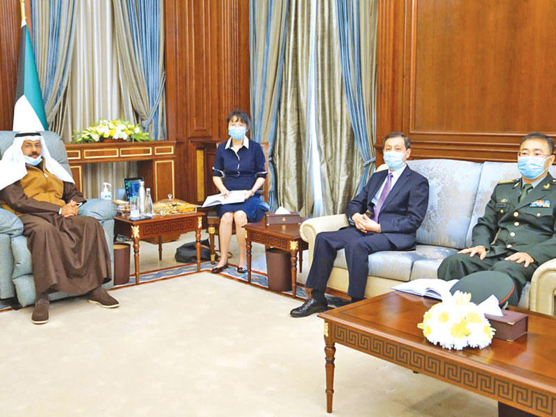 نائب رئيس الحرس الوطني الفريق أول متقاعد الشيخ أحمد النواف مستقبلاً سفير الصين أمس