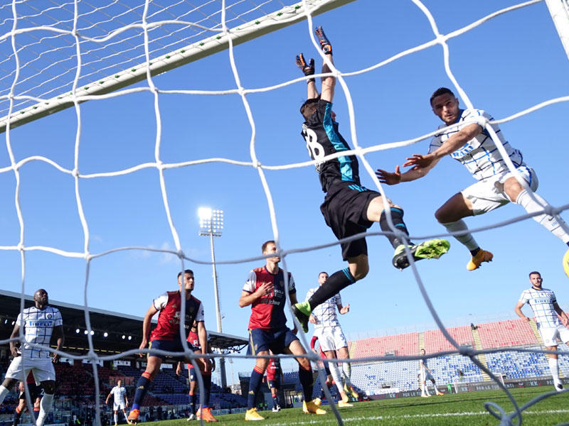 دي أمبروسيو نجم الانتر يحرز الهدف الثاني