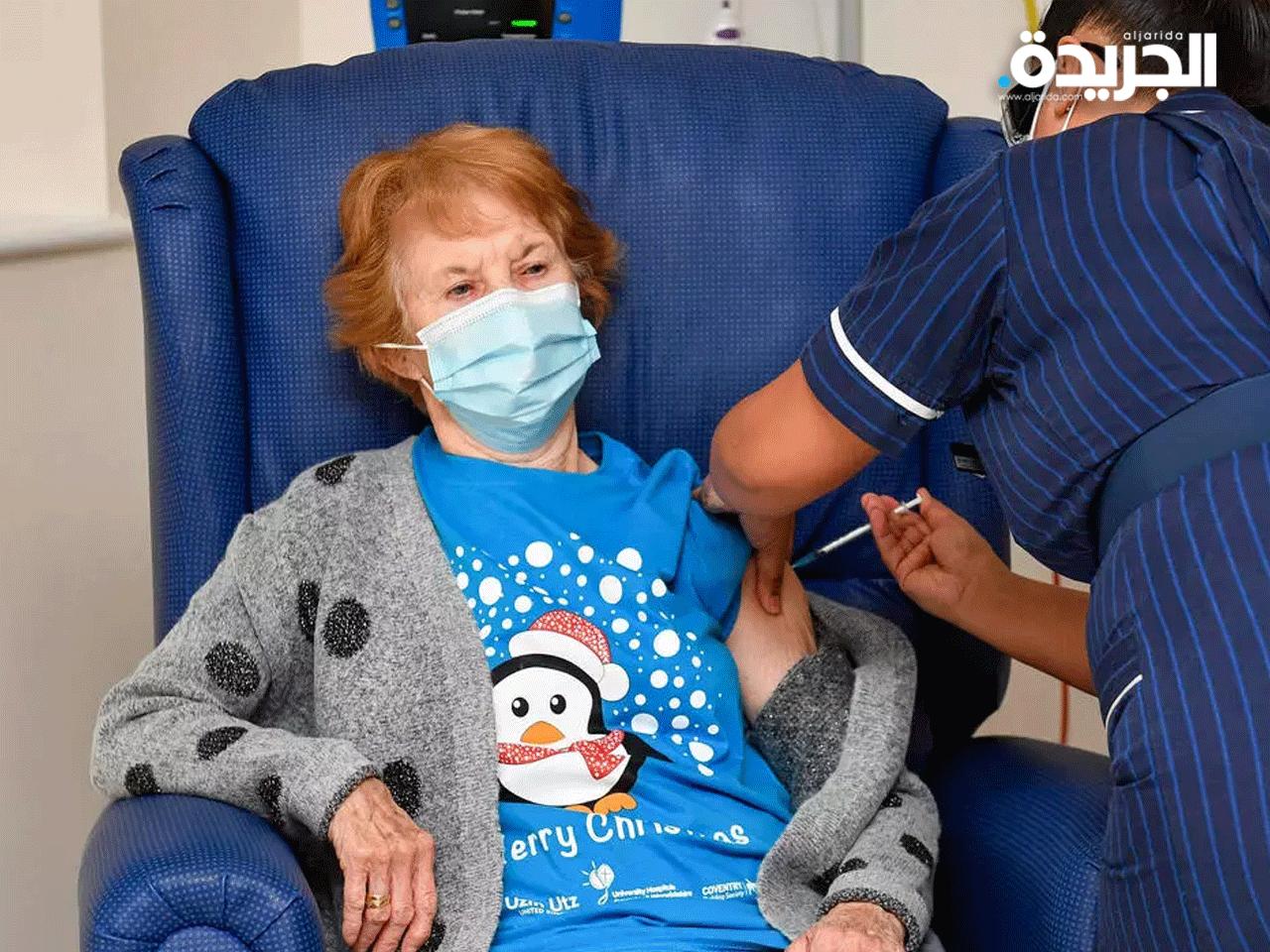 أول سيدة تتلقى اللقاح في بريطانيا