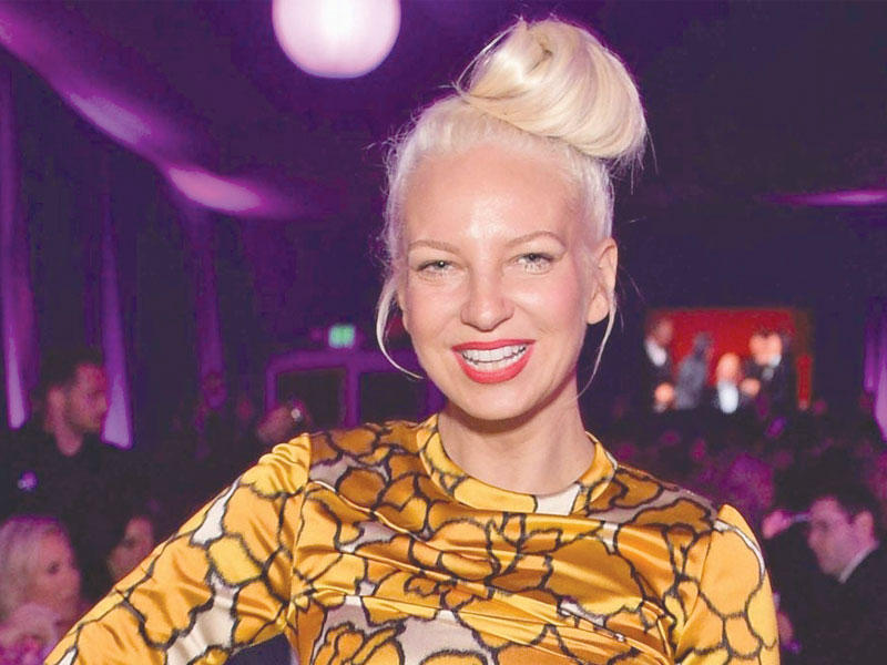 النجمة العالمية سيا 