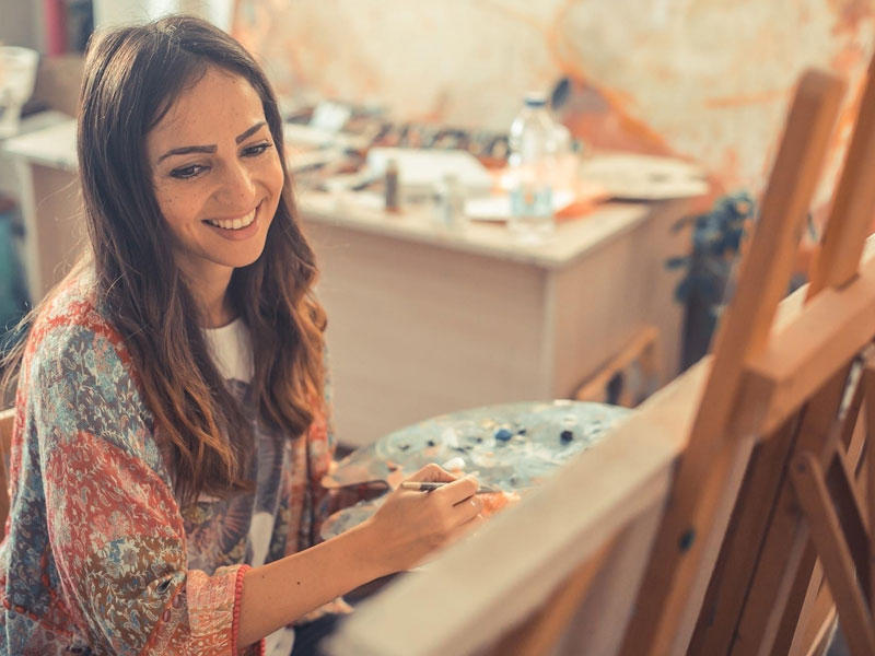 الفنانة التشكيلية دينا فاضل 