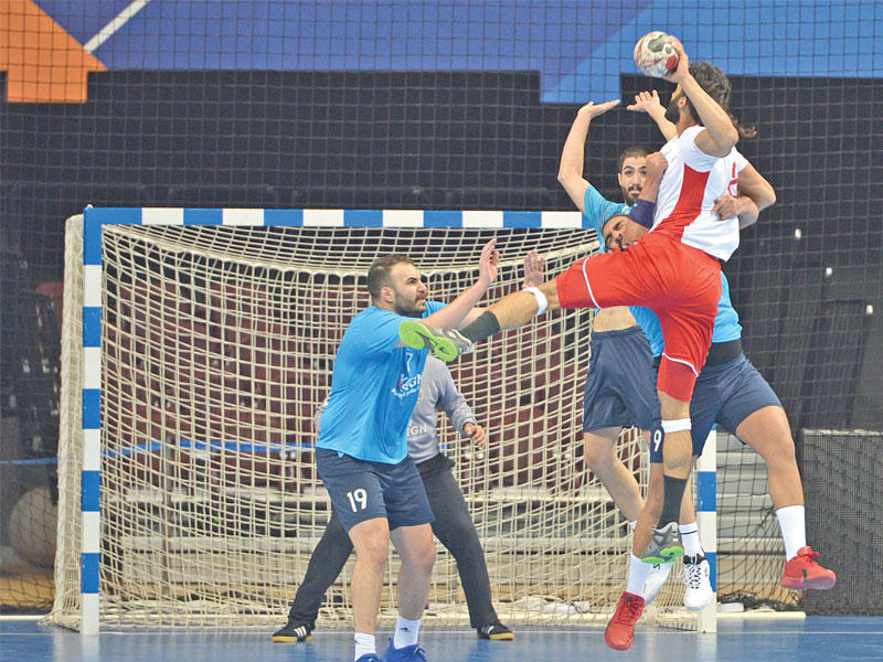 عبدالله الغربللي يصوب على مرمى السالمية    (تصوير جورج ريجي)