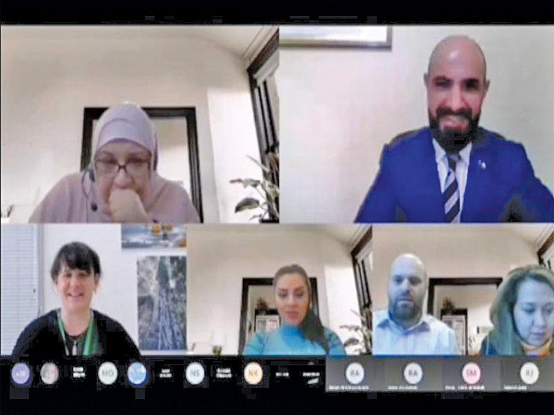 مشاركون في المحاضرة