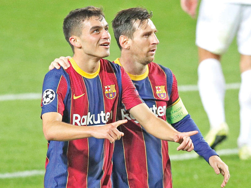 ميسي وبيدري لاعبا برشلونة