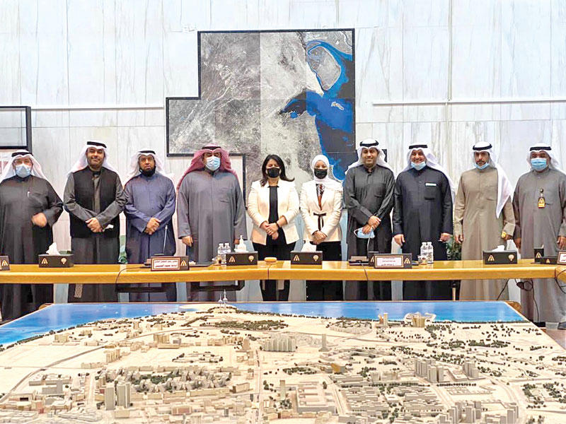 اجتماع وزيرة الأشغال العامة وزيرة الدولة لشؤون البلدية رنا الفارس مع رئيس واعضاء المجلس البلدي