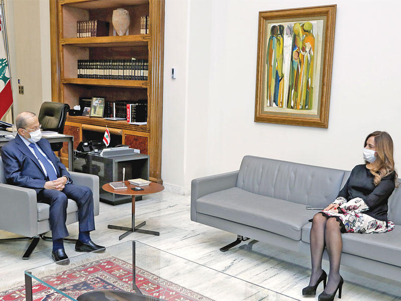 رئيس الجمهورية اللبنانية ميشال عون مستقبلاً وزيرة الدفاع في القصر الجمهوري أمسt (دالاتي ونهرا)