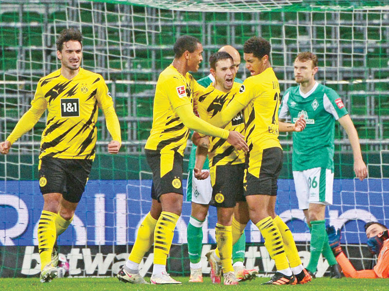 فرحة لاعبي دورتموند بالفوز